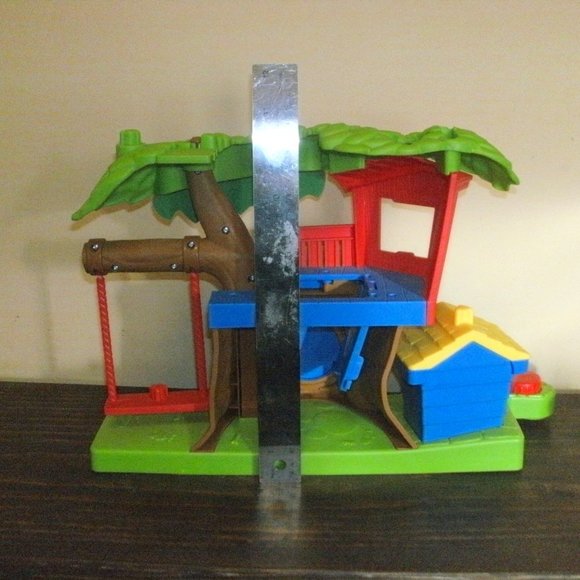 Fisher Price Little People Swing & Share Treehouse Musical Playset + 4 Figures - Picture 5 of 5